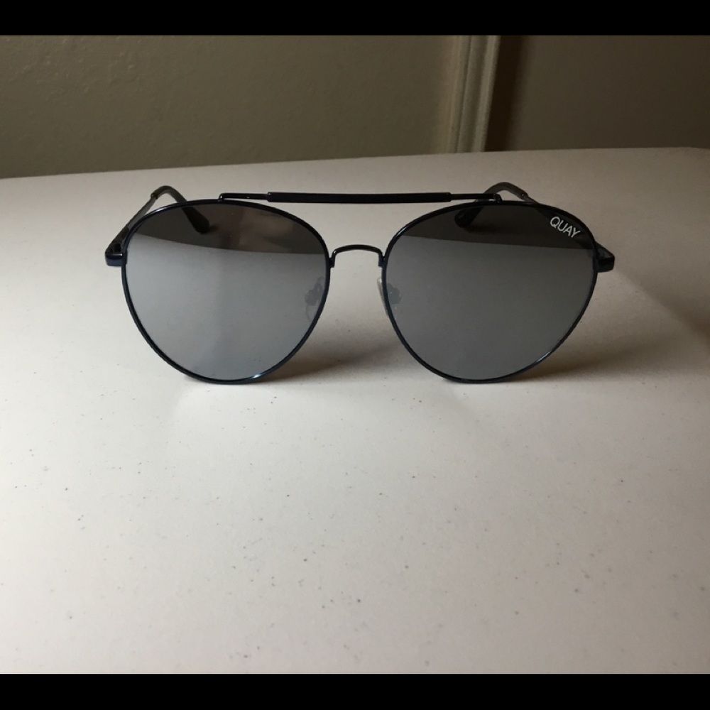 Quay blue frame sunnies